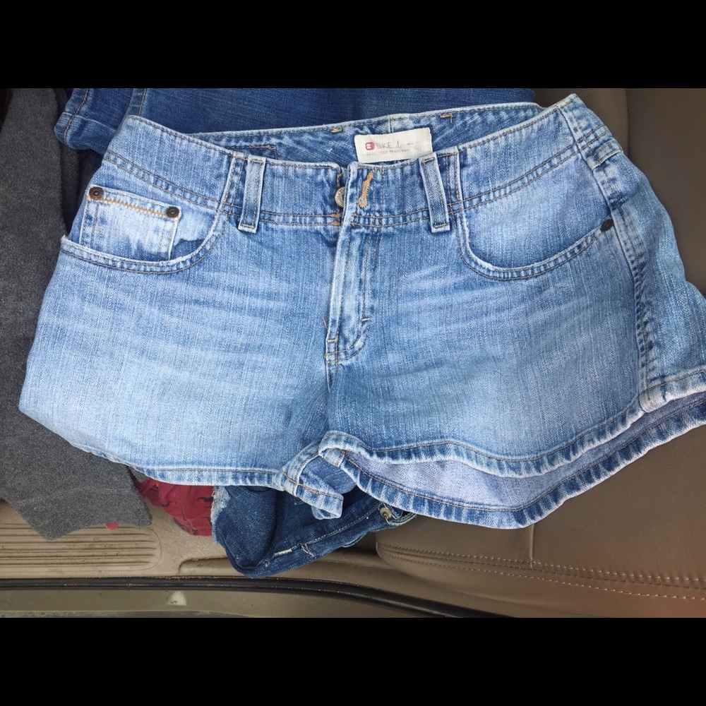 Shorts - Picture 2 of 3